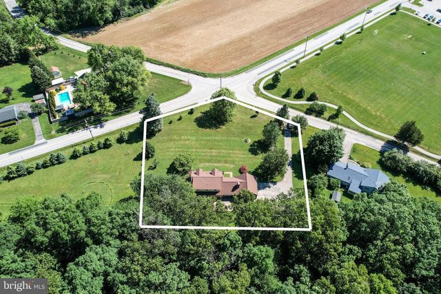 1675 BECK MILL RD, Hanover, PA 17331
