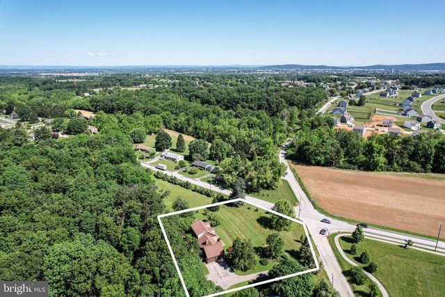 1675 BECK MILL RD, Hanover, PA 17331