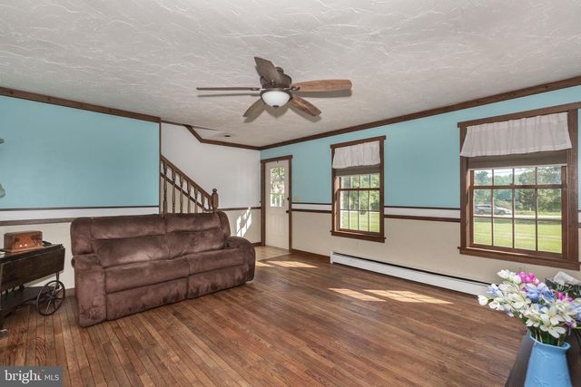 1675 BECK MILL RD, Hanover, PA 17331