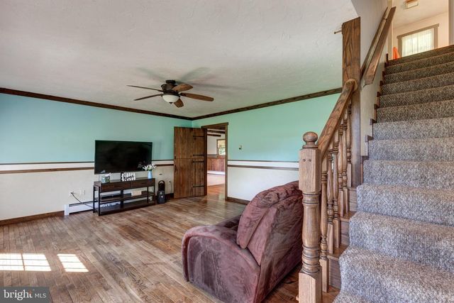 1675 BECK MILL RD, Hanover, PA 17331