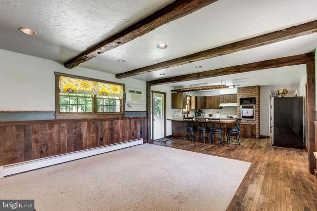 1675 BECK MILL RD, Hanover, PA 17331