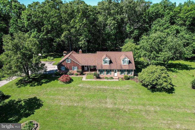 1675 BECK MILL RD, Hanover, PA 17331