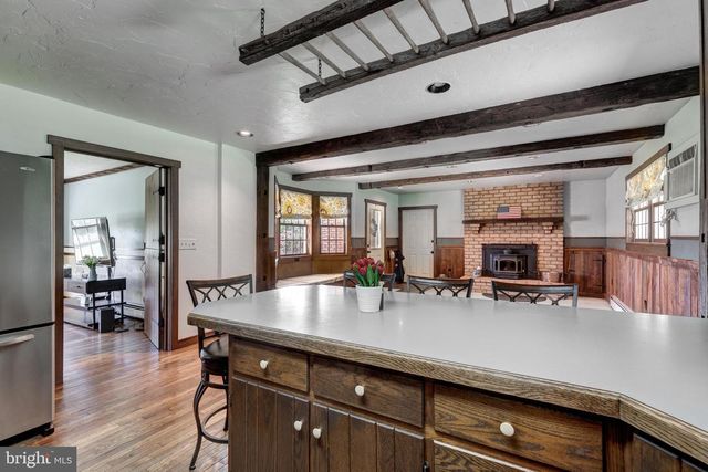 1675 BECK MILL RD, Hanover, PA 17331