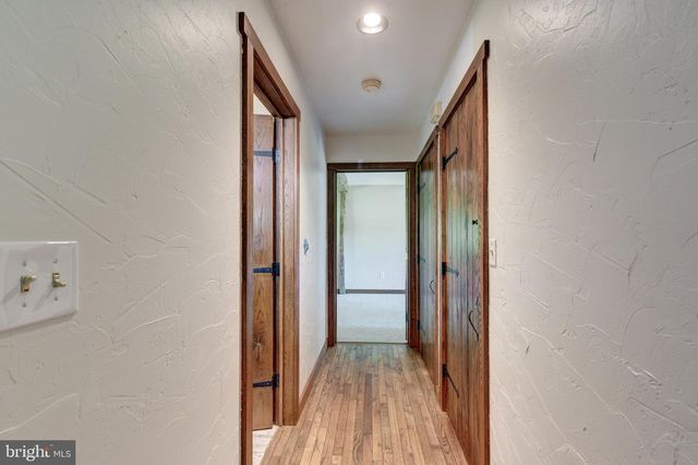 1675 BECK MILL RD, Hanover, PA 17331