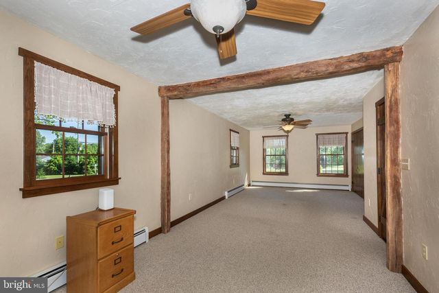 1675 BECK MILL RD, Hanover, PA 17331