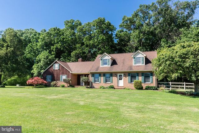 1675 BECK MILL RD, Hanover, PA 17331