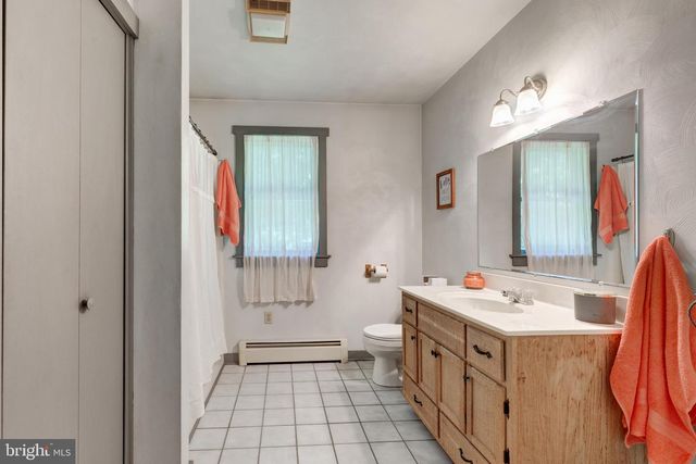 1675 BECK MILL RD, Hanover, PA 17331