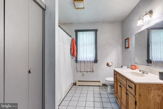 1675 BECK MILL RD, Hanover, PA 17331