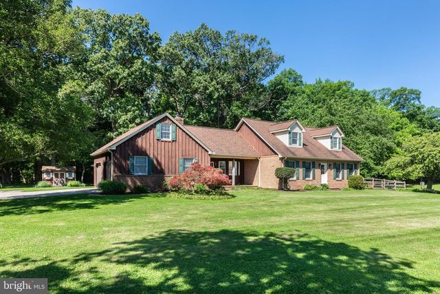 1675 BECK MILL RD, Hanover, PA 17331