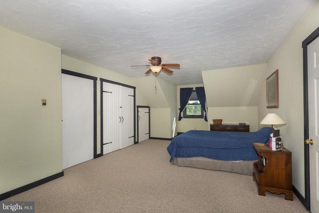 1675 BECK MILL RD, Hanover, PA 17331