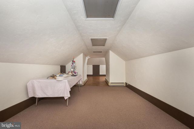 1675 BECK MILL RD, Hanover, PA 17331