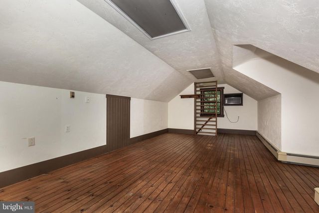 1675 BECK MILL RD, Hanover, PA 17331