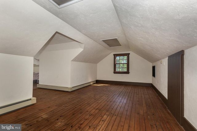 1675 BECK MILL RD, Hanover, PA 17331