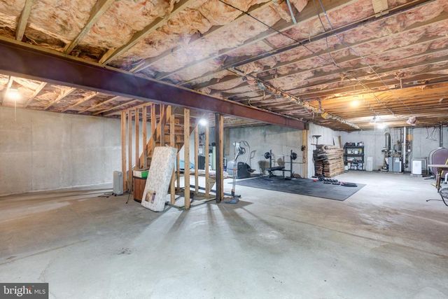 1675 BECK MILL RD, Hanover, PA 17331