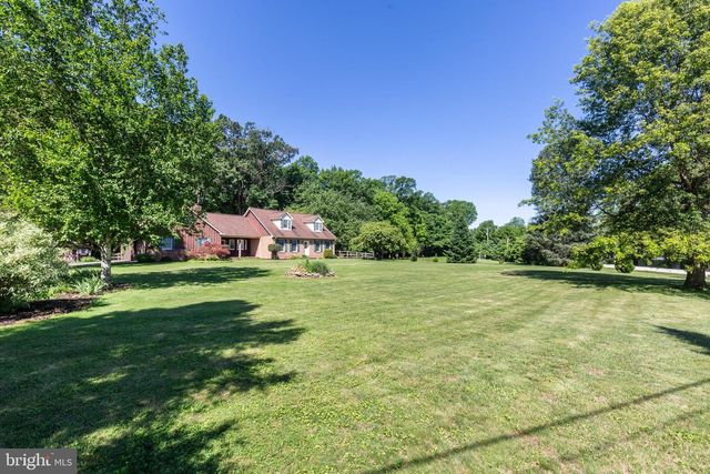 1675 BECK MILL RD, Hanover, PA 17331