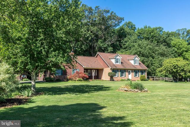 1675 BECK MILL RD, Hanover, PA 17331