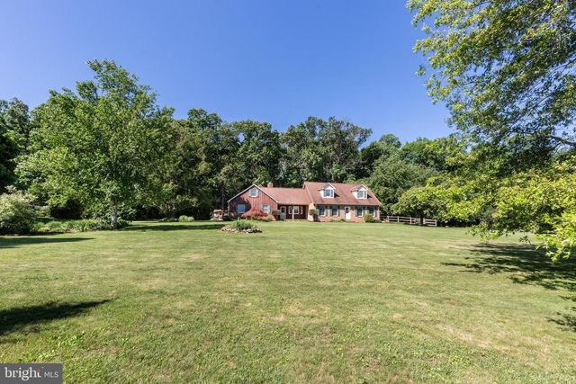 1675 BECK MILL RD, Hanover, PA 17331