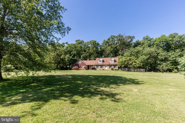 1675 BECK MILL RD, Hanover, PA 17331