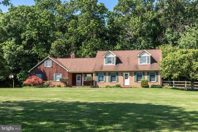 1675 BECK MILL RD, Hanover, PA 17331