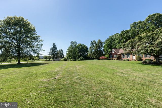 1675 BECK MILL RD, Hanover, PA 17331
