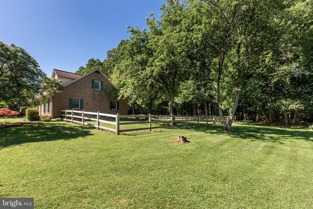 1675 BECK MILL RD, Hanover, PA 17331