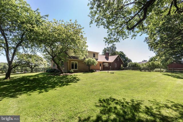 1675 BECK MILL RD, Hanover, PA 17331
