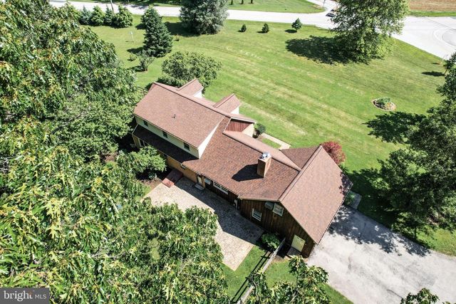 1675 BECK MILL RD, Hanover, PA 17331