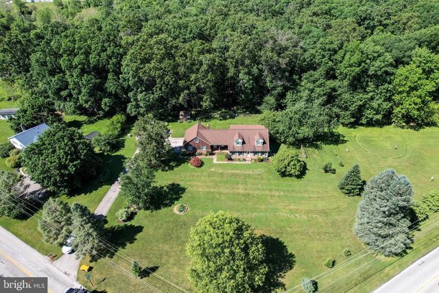 1675 BECK MILL RD, Hanover, PA 17331