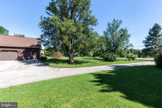 1675 BECK MILL RD, Hanover, PA 17331