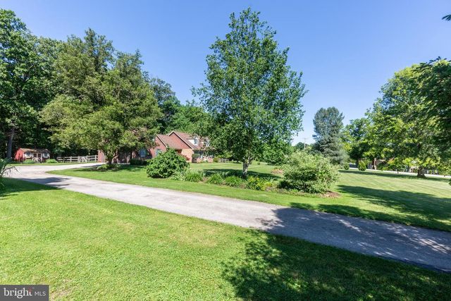 1675 BECK MILL RD, Hanover, PA 17331