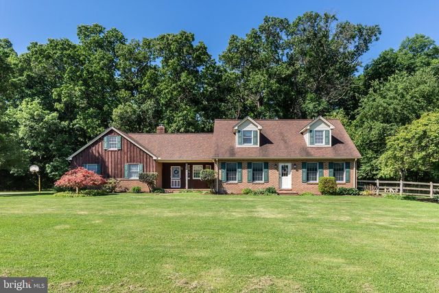 1675 BECK MILL RD, Hanover, PA 17331