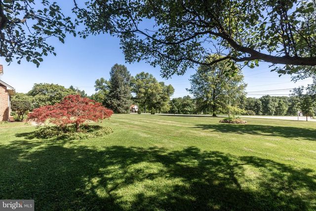 1675 BECK MILL RD, Hanover, PA 17331