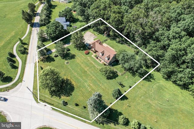 1675 BECK MILL RD, Hanover, PA 17331