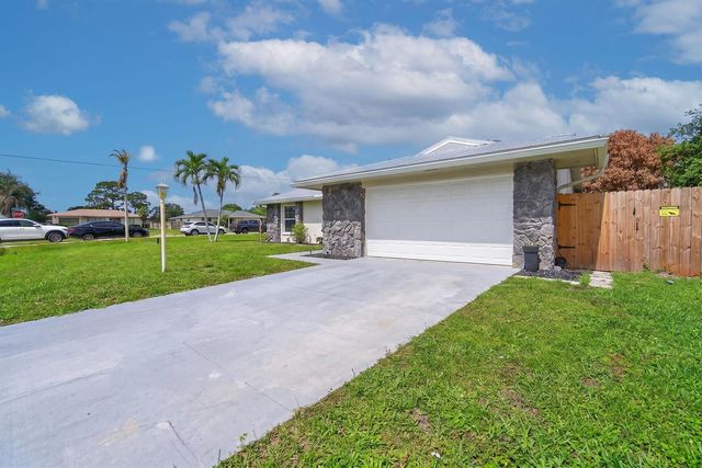 1911 SE Dock Street, Port St. Lucie, FL 34952