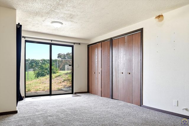 3014 SW Eveningside DR, Topeka, KS 66614
