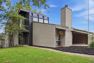 3014 SW Eveningside DR, Topeka, KS 66614