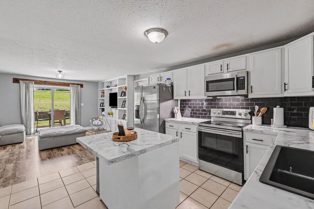 31 Central Avenue, Walton, KY 41094