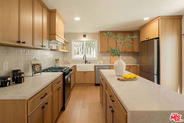 4224 6th Avenue, Los Angeles, CA 90008