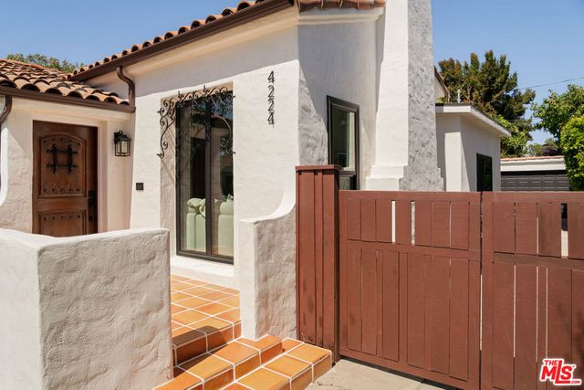 4224 6th Avenue, Los Angeles, CA 90008