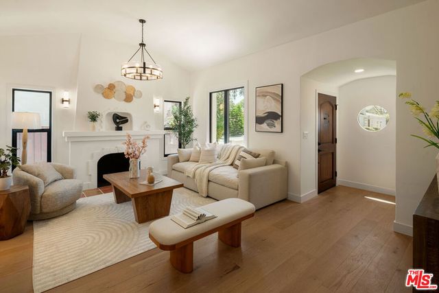 4224 6th Avenue, Los Angeles, CA 90008