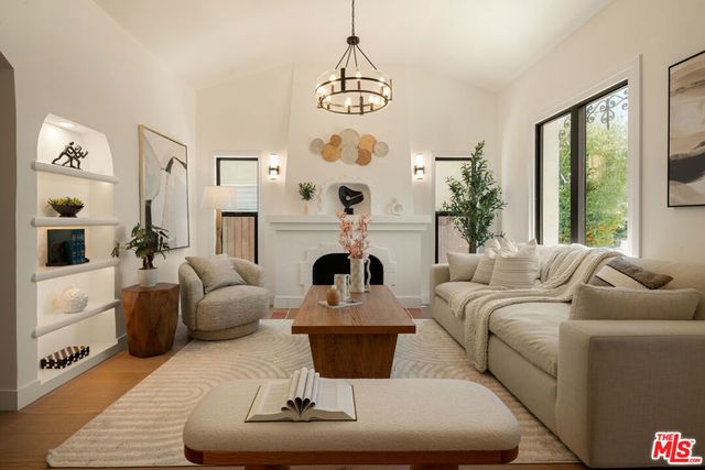 4224 6th Avenue, Los Angeles, CA 90008