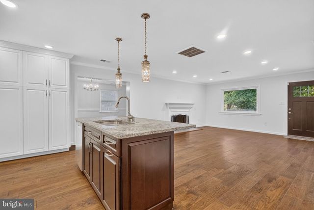 6101 TONTO CT, Alexandria, VA 22312