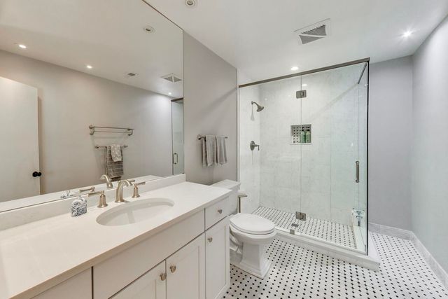 737 York Court, Northbrook, IL 60062