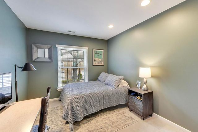 737 York Court, Northbrook, IL 60062