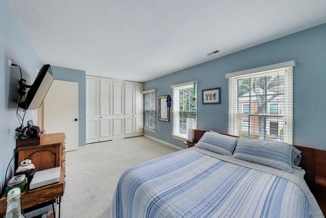737 York Court, Northbrook, IL 60062