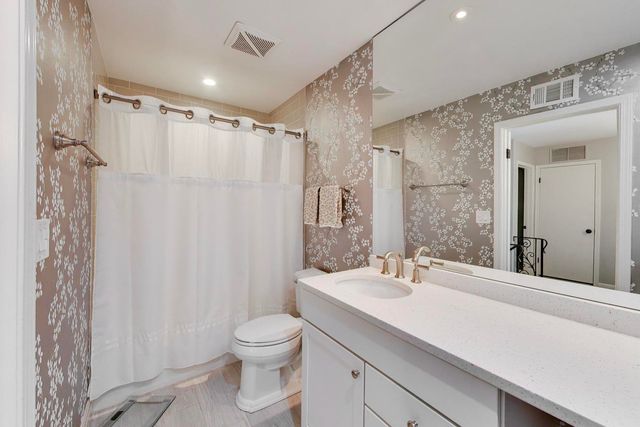 737 York Court, Northbrook, IL 60062
