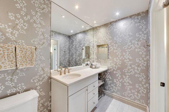 737 York Court, Northbrook, IL 60062