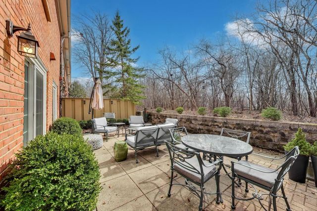 737 York Court, Northbrook, IL 60062
