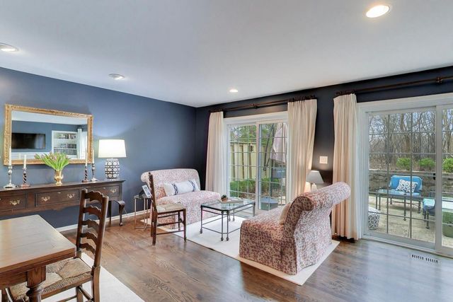 737 York Court, Northbrook, IL 60062