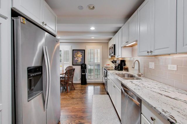 737 York Court, Northbrook, IL 60062